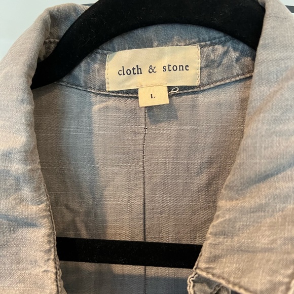 Cloth & Stone Button down top - Picture 2 of 4
